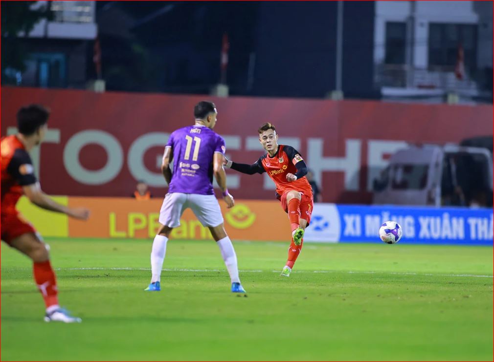 Đội hình xuất phát và đấu pháp trong trận Hà Nội FC hạ Ninh Bình